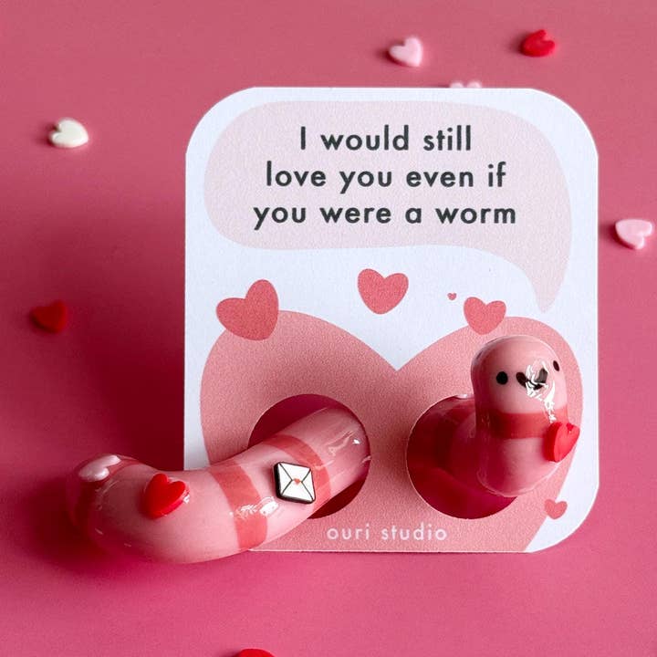 Copain de bureau Ver de la Saint-Valentin - Adoptez un mini ver de terre pour la vente par Ouri Studio