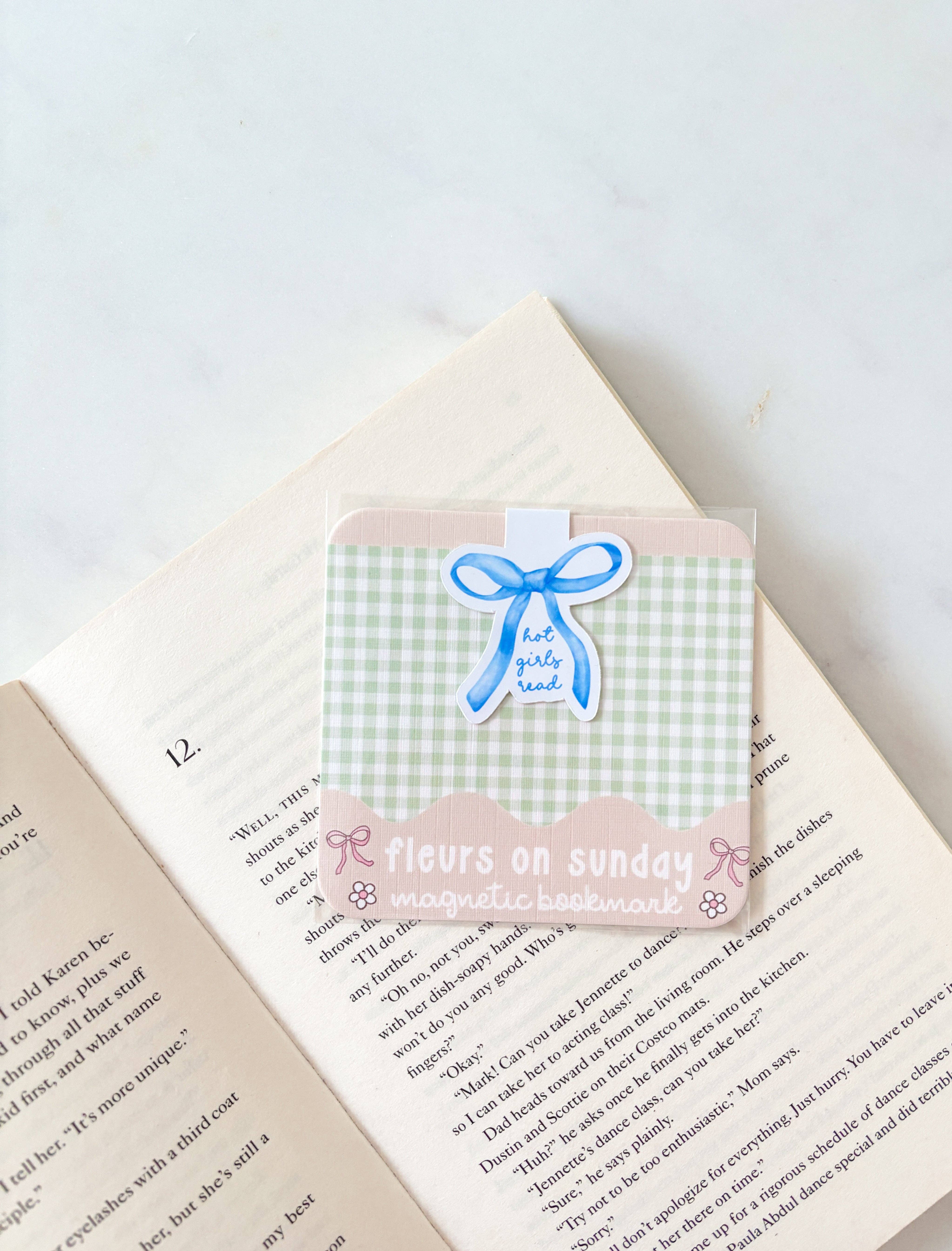 Fleurs on Sunday - Vendita all'ingrosso Calamite - Le ragazze sexy leggono segnalibro magnetico con fiocco coquette1