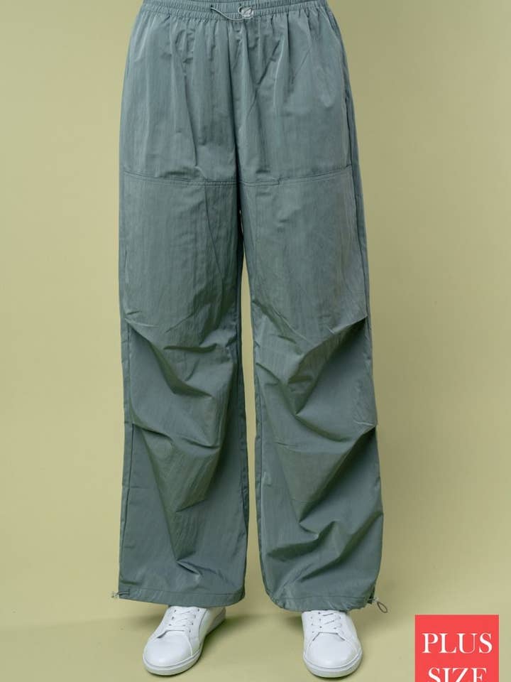 JOGGER DE TALLA GRANDE CON CINTURA ALTA Y ROMPEVIENTOS SÓLIDO para venta al por mayor de Stylish Wholesale