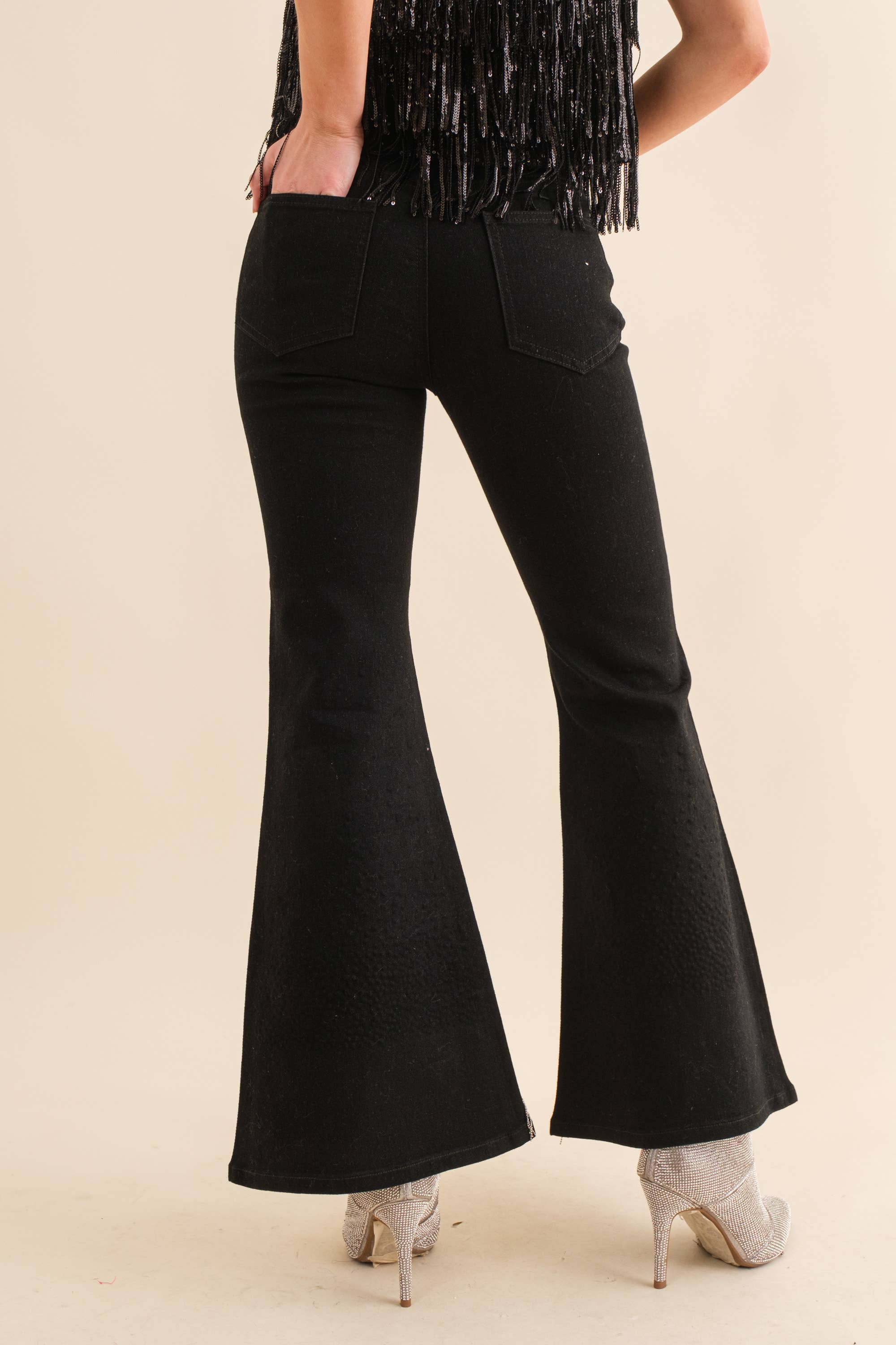 Blue B - Vente Jean – femme - Jean évasé en coton stretch avec strass cloutés et franges2