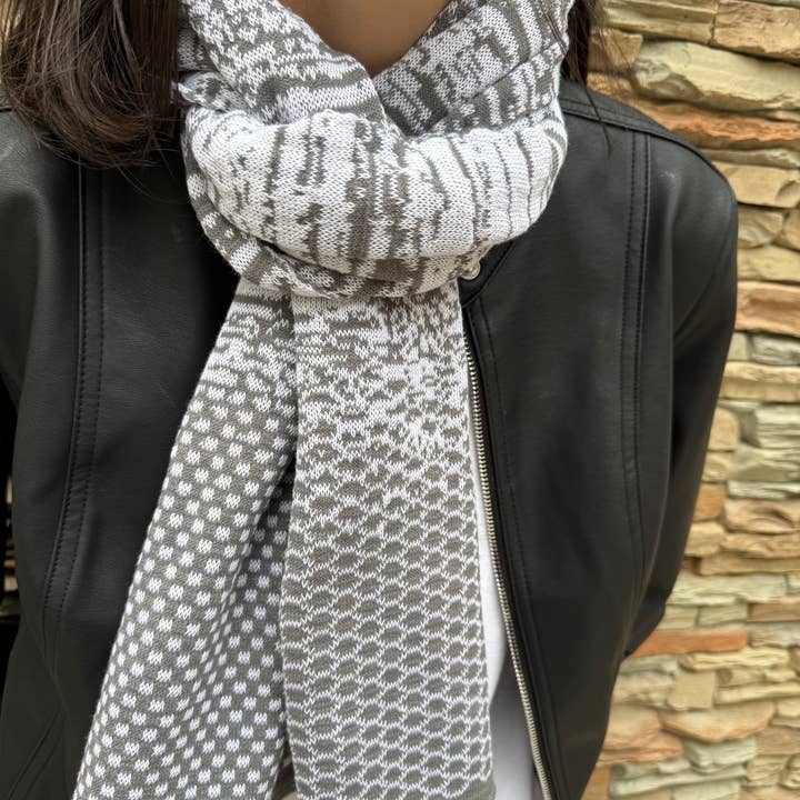 Women's Scarf Made in France and other Purchase Wholesale en saison. Free Returns & Net 60 Terms on Faire trending on Faire.