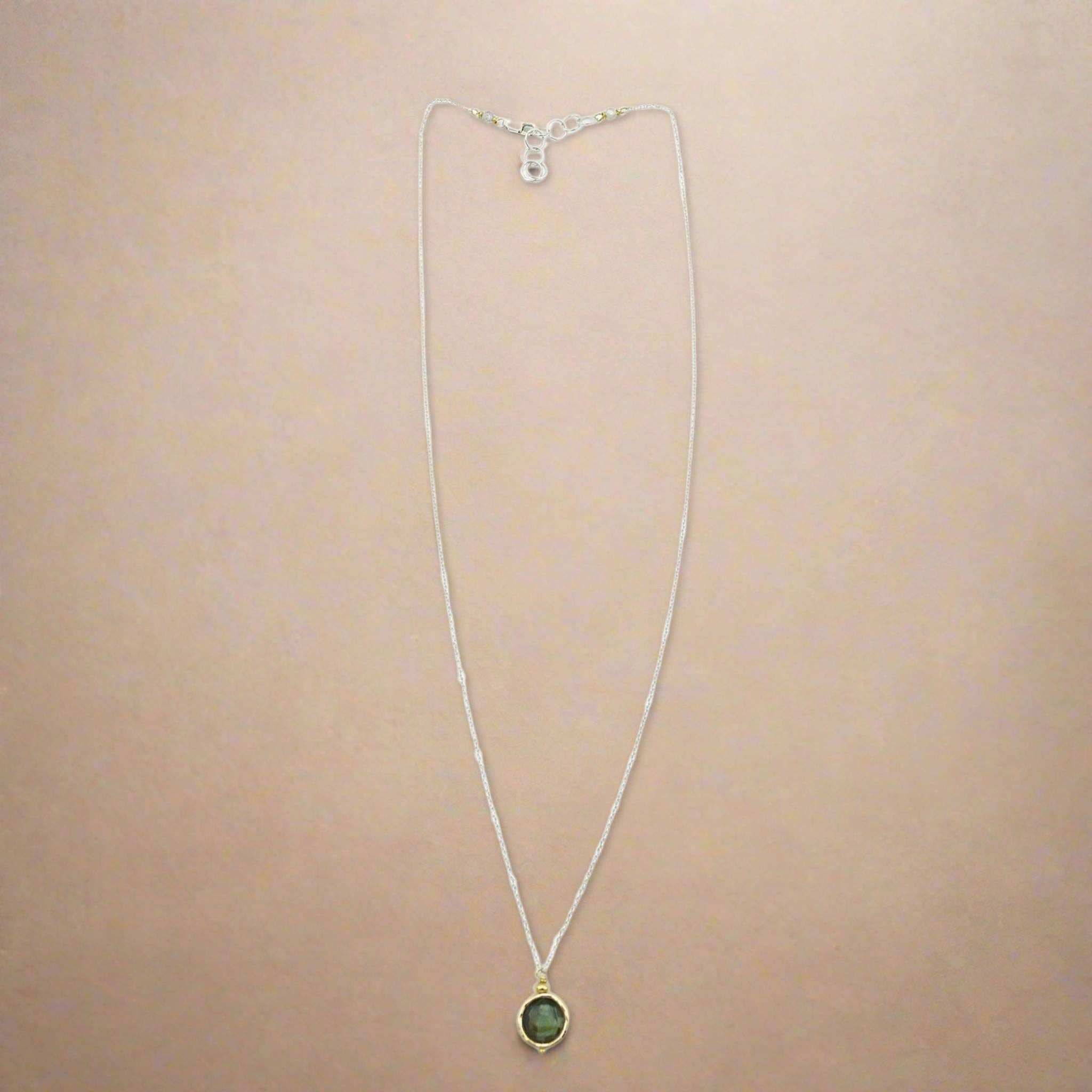 J + I Jewelry - Wholesale Halskettinghanger - Cosmic Reverie Labradoriet halsketting1