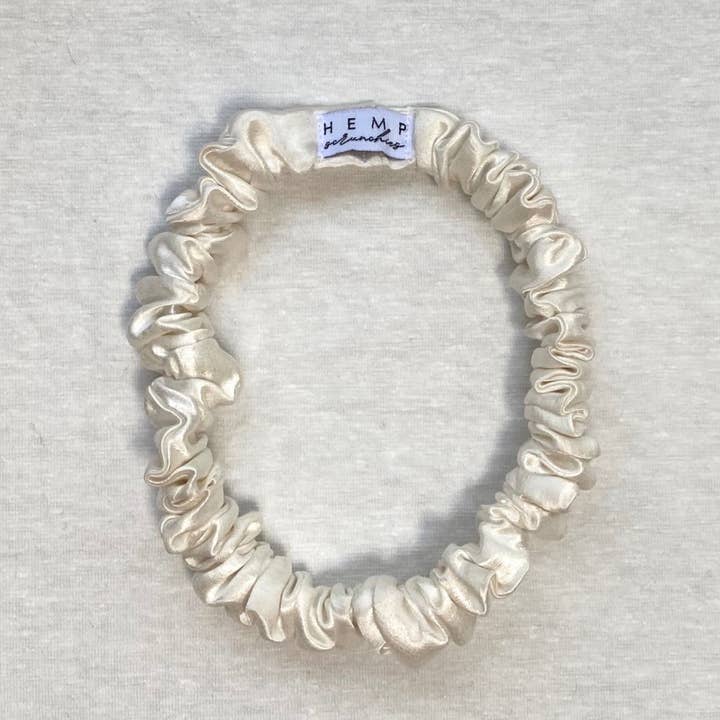 Corona in seta naturale per la vendita all'ingrosso da parte di Hemp Scrunchies