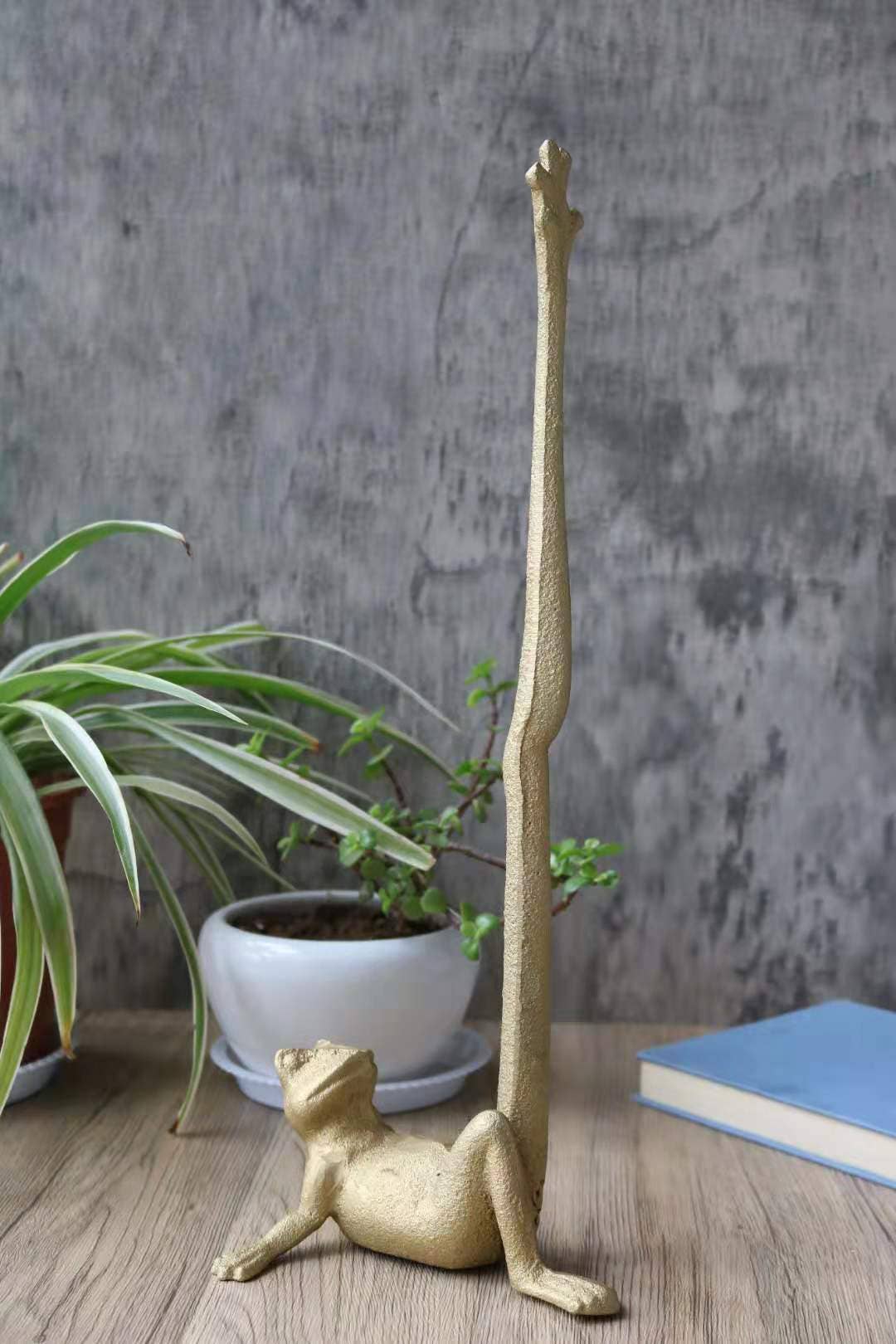 Wall Charmers – wholesale Paper towel holder – Gold Frog Paper Towel Holder, 14"5