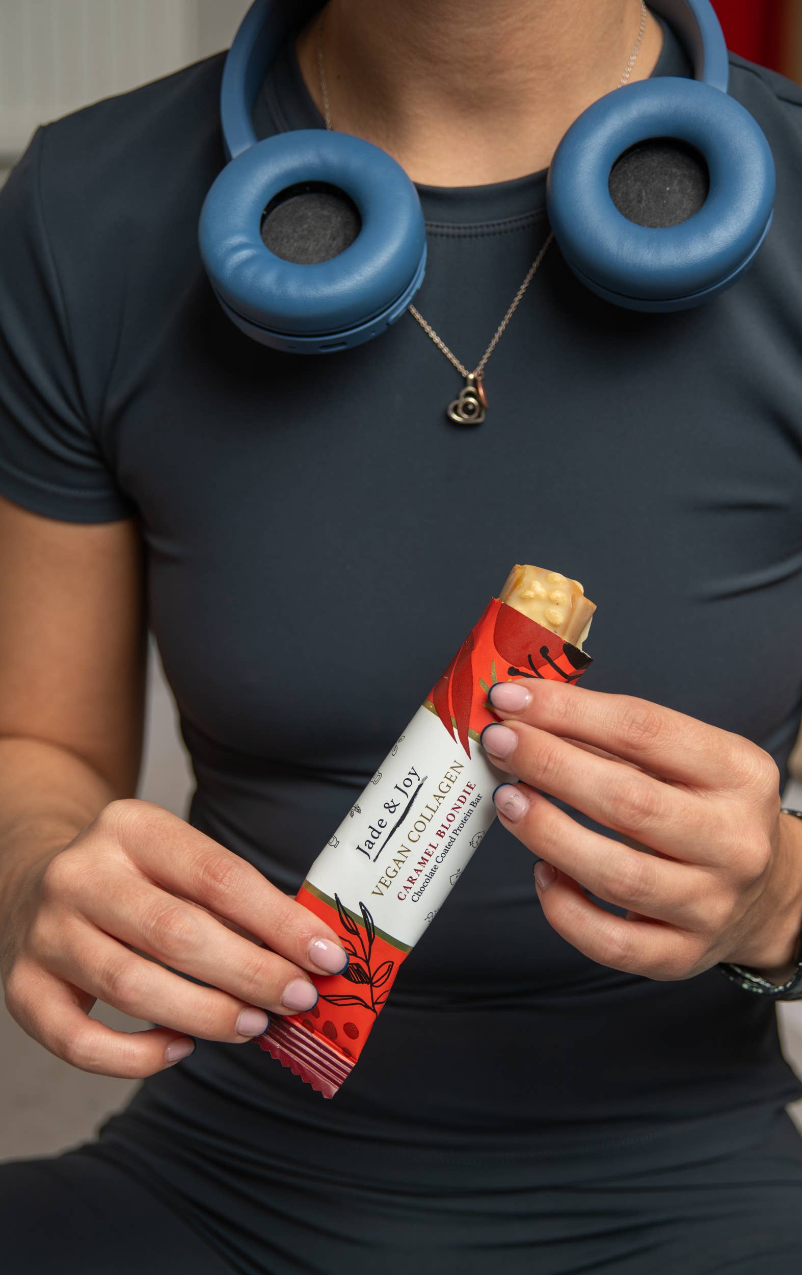 Jade & Joy – Engroshandel Snackbars – Jade & Joy Vegansk Kollagen Proteinbar Karamel Blondie 50g x 123