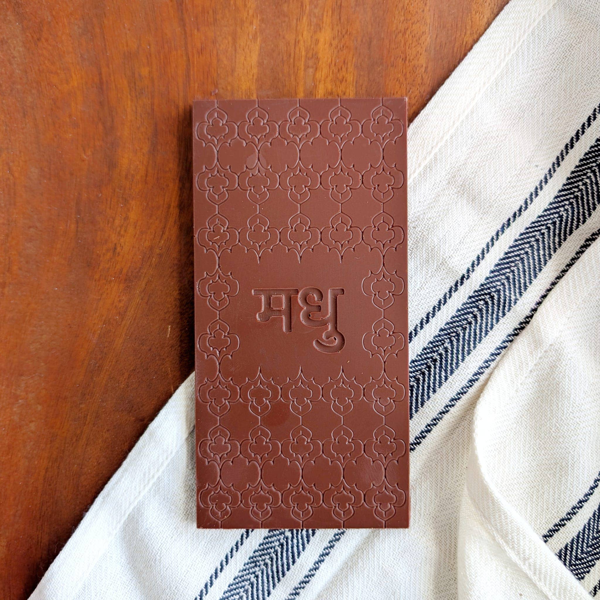 Madhu Chocolate - Vente Barre chocolatée - Lait de safran - 45% de cacao1