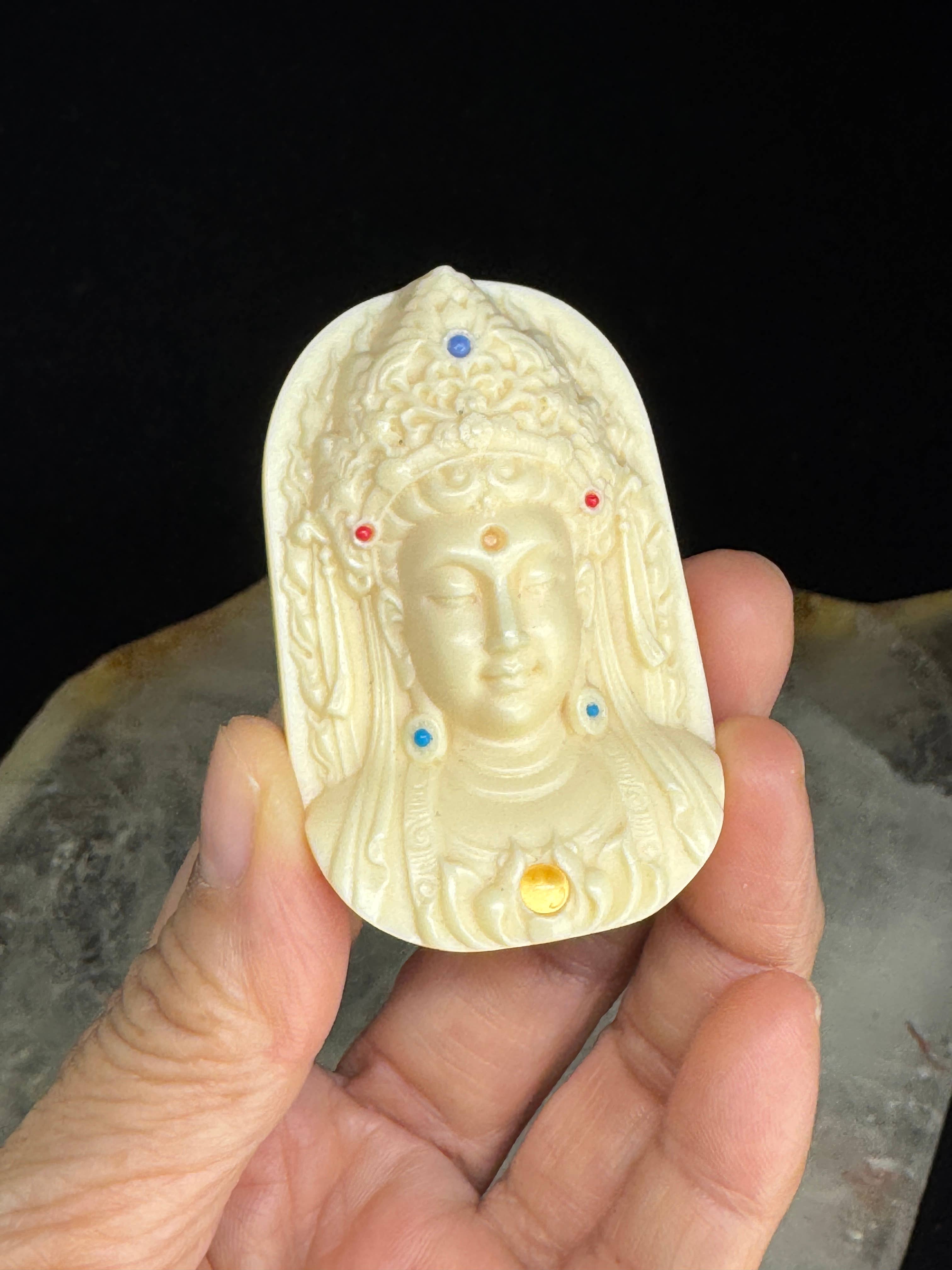 The 7 Directions - Vendita all'ingrosso Pietra/cristallo spirituale - Perla guru con ciondolo Buddha Guan Yin scolpita in noce di palma FY903