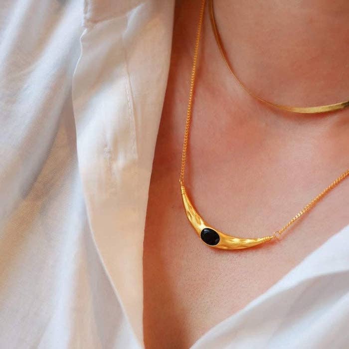 LanLivia - Vendita all'ingrosso Collana con ciondolo/pendaglio - Collana stile egiziano con lapislazzuli e spinello nero5