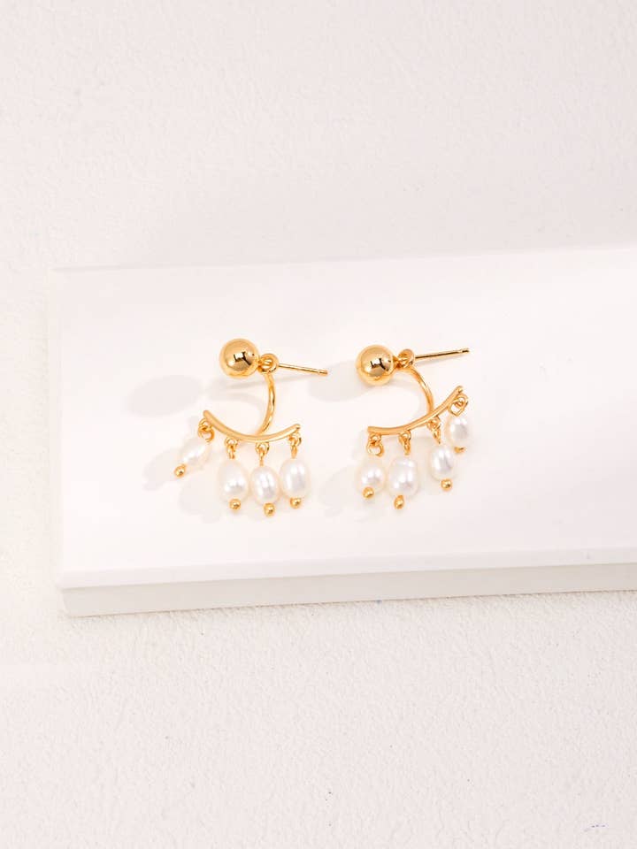 Orecchini pendenti con nappine LISA Pearl per la vendita all'ingrosso da parte di ZEN&CO Studio