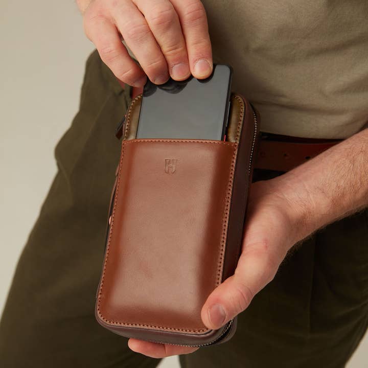 HELMBROOK London - Wholesale Crossbody Bag - Men's - Carlyle Handcrafted Leather Handbag12