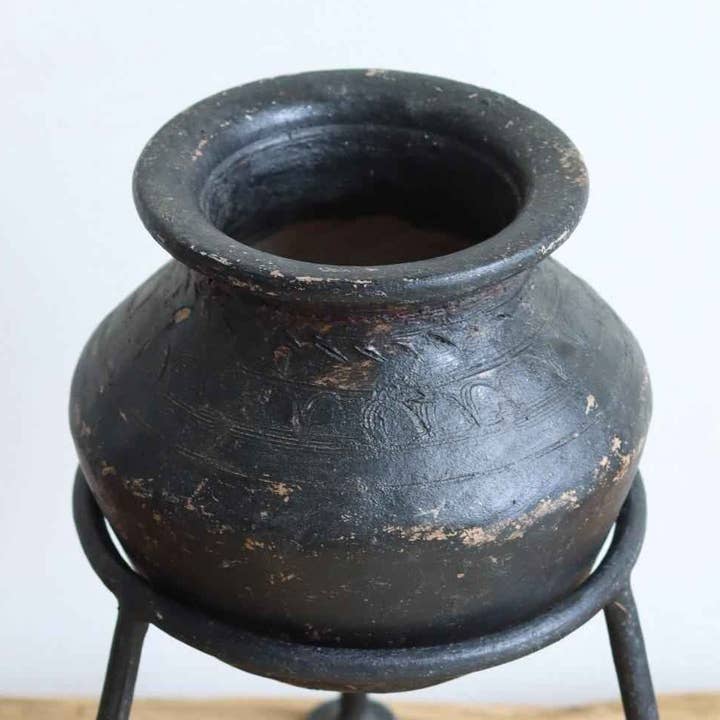 Medium Clay Pot for wholesale by Project Kalaa