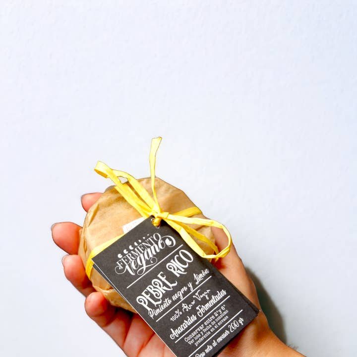 Pebre Rico - Queso vegano con pimienta negra y limón para venta al por mayor de Fermento Vegano