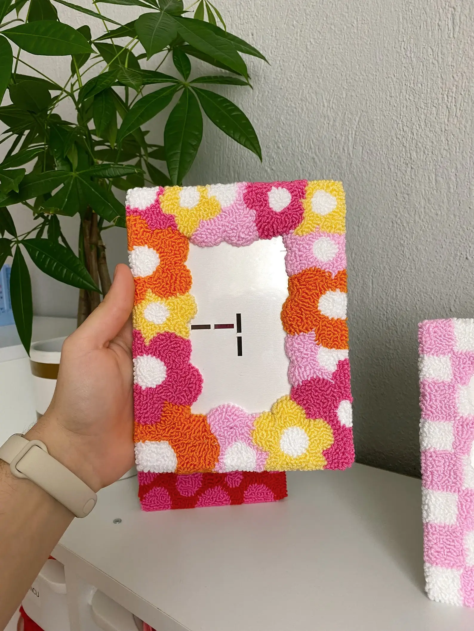 Mudita Rug Studio – wholesale Bildram – Handgjorda ramar med punch needle-teknik1