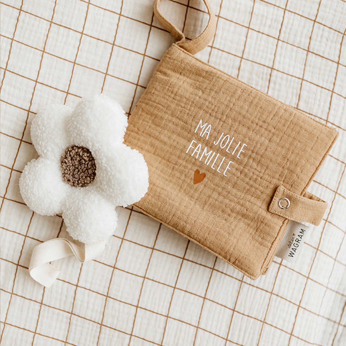 Atelier Wagram - Wholesale Pacifier Clip - Baby - Pacifier holder rattle flower plush ecru / beige1