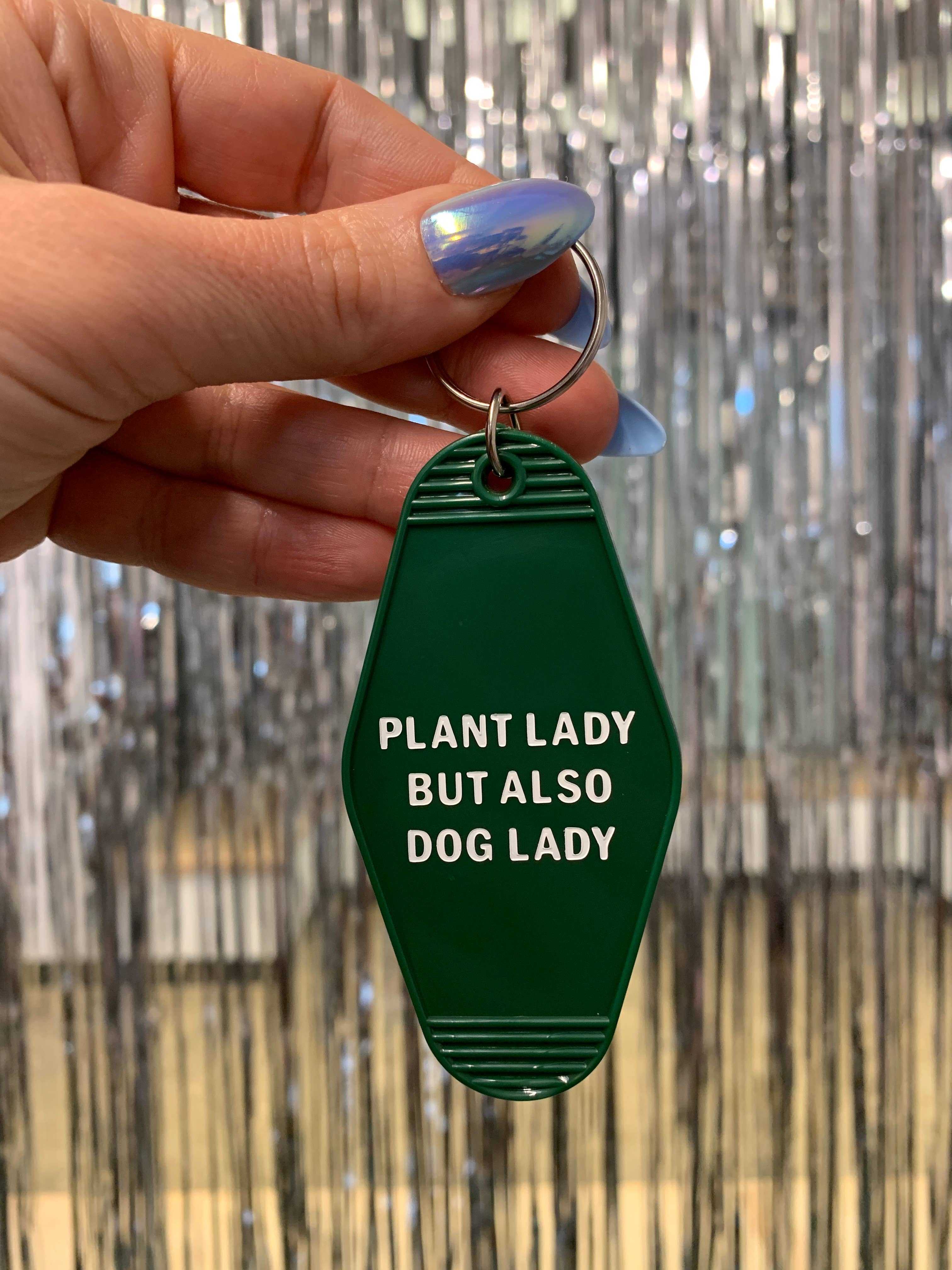 GetBullish – Porta-chaves - Mulher por atacado – Porte-chaves de Motel "Plant Lady But Also Dog Lady" em Verde3