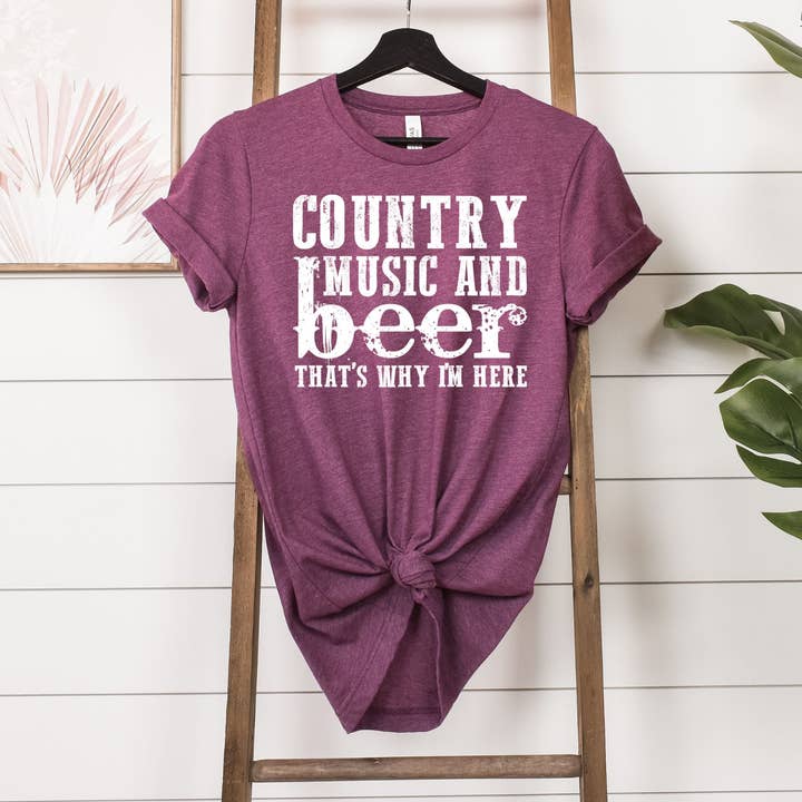 T-shirt marron à encre blanche, musique country et bière pour la vente par Simply Tees