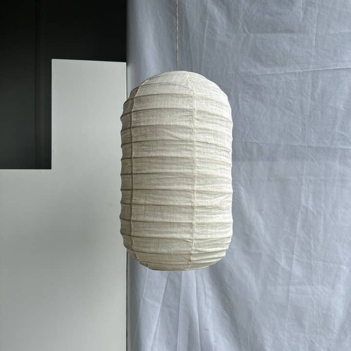 Office Objets - Wholesale Chandelier/hanging light - Small Japanese-style lantern-shaped pendant light in rattan and natural linen H50 D3031