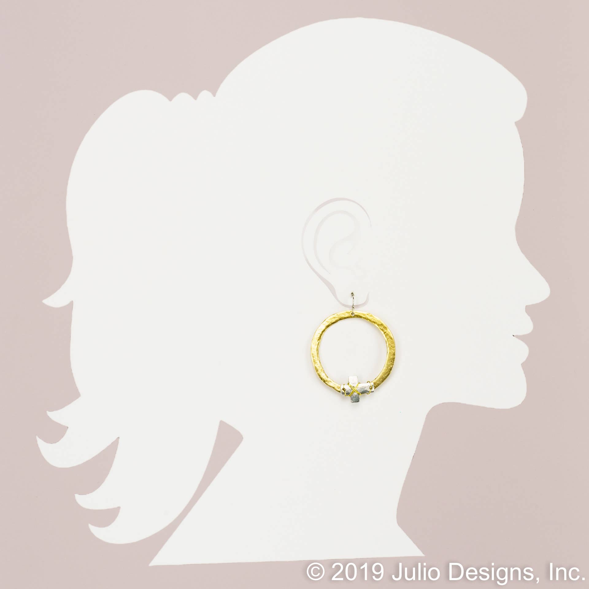 Julio Designs - Venta al por mayor Pendientes colgantes - Pendiente circular martillado ER117 con detalle de cruz envuelto en alambre2