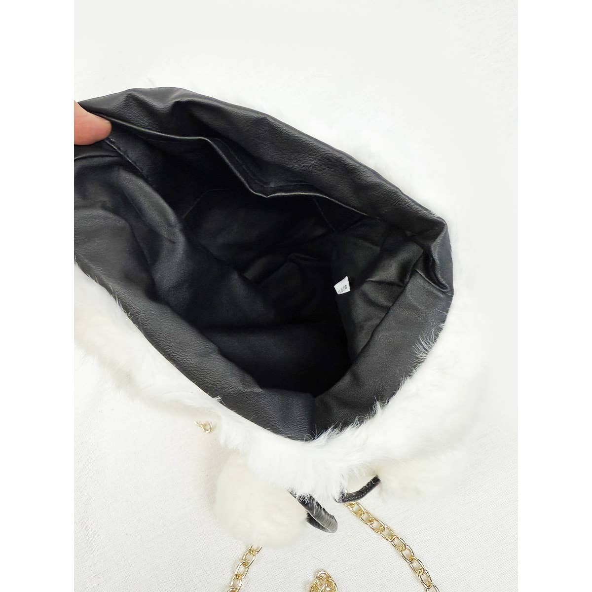 Love and Repeat – wholesale Drawstring bag – women's – Faux Fur Drawstring Bucket Bag8