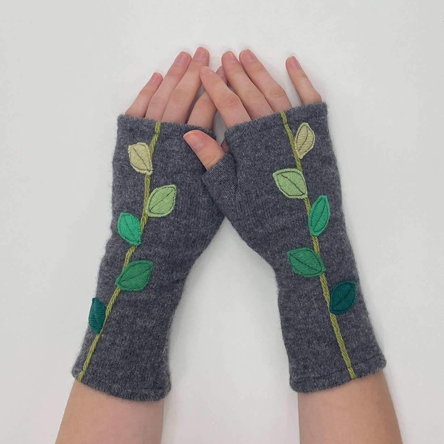 Sardine Clothing Co. - Wholesale Gloves - Women's - Fingerless Cashmere Gloves-Leaves10