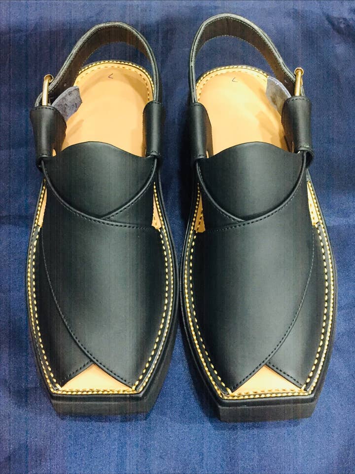 Black Peshawari Chappal, Herrensandalen aus Leder, Herrenschuhe für den Großhandel von vintarust