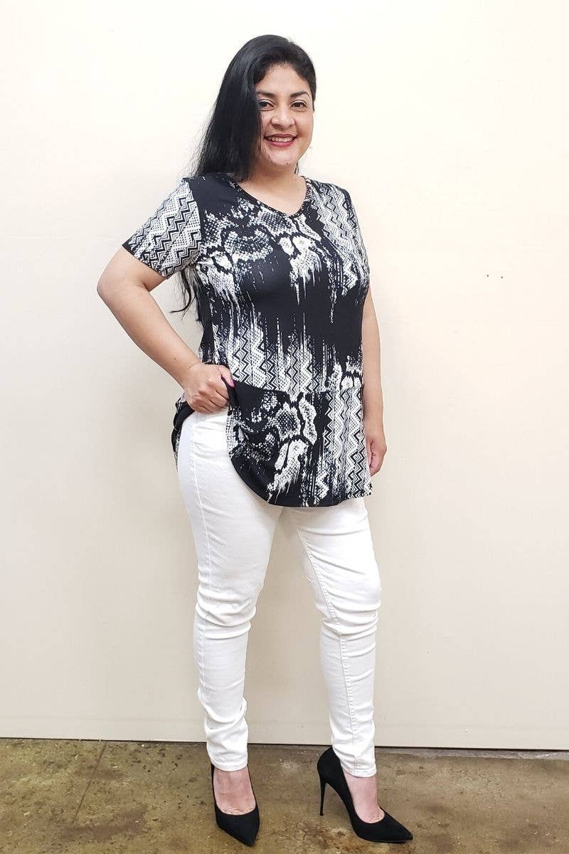Bella Berry USA - Wholesale Blouse - Women's - PLUS SIZE: Short sleeve, loose fit top with rounded hem.1