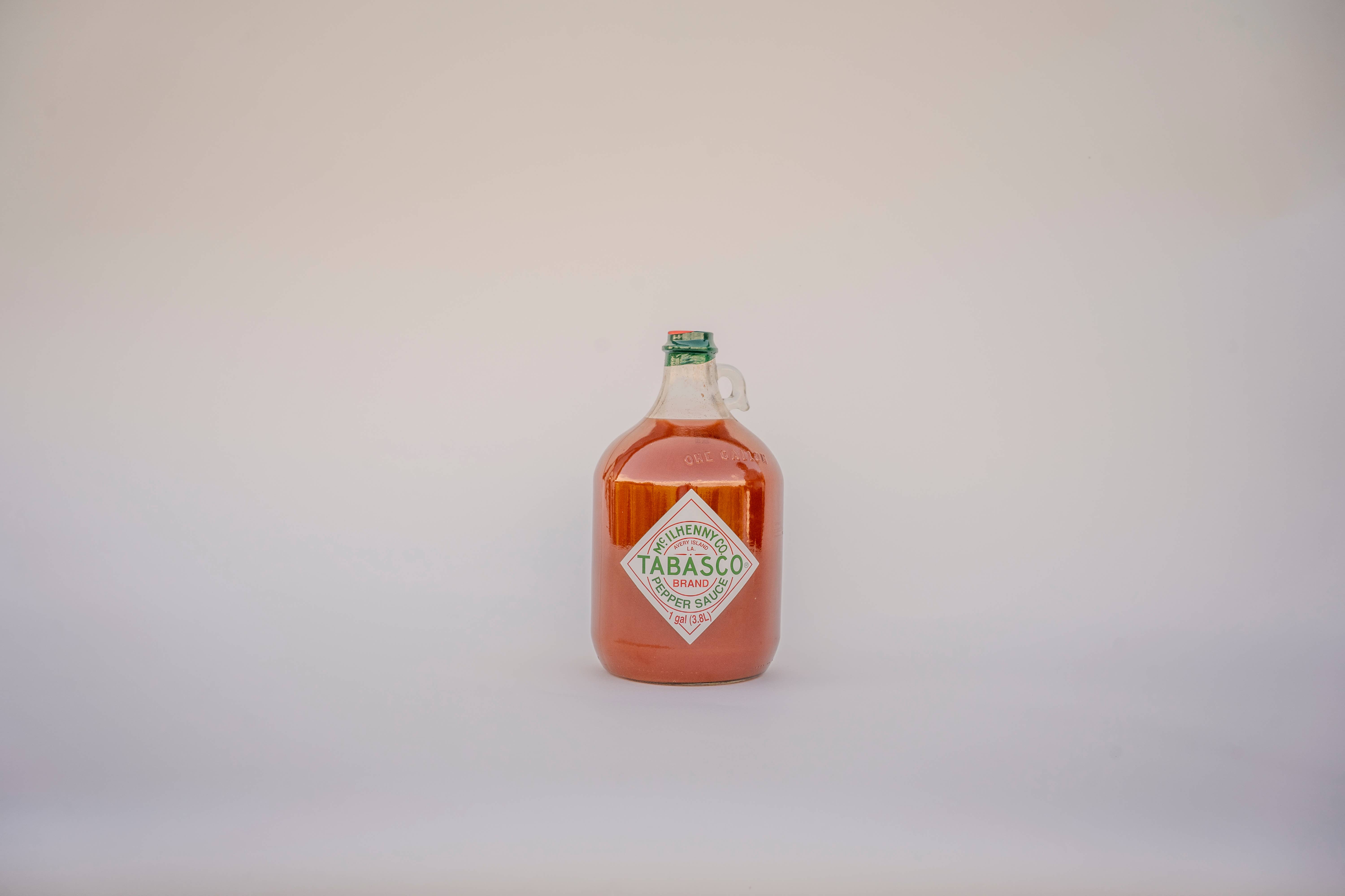 SureShot – wholesale Stark sås – TABASCO® Original röd paprika sås Gallon, glas1