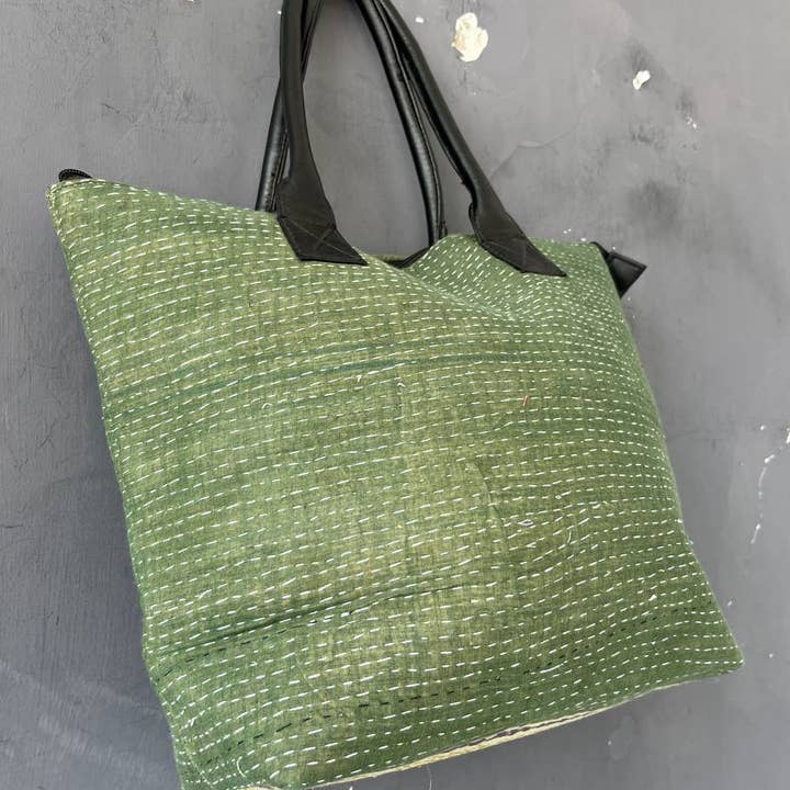bhavnas boutique - Venta al por mayor Bolsa de asa- Mujer - Bolso Kantha de algodón indio liso verde con correa de piel