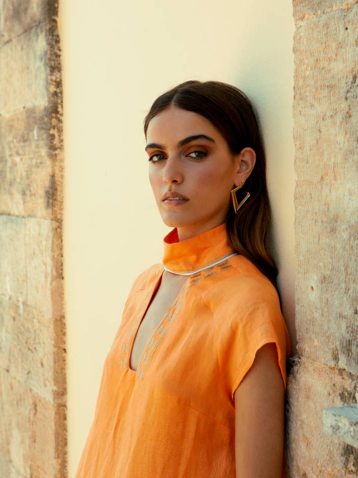 Vestido maxicaftán bordado con tema de Oda de Chios para venta al por mayor de ANTHERIS