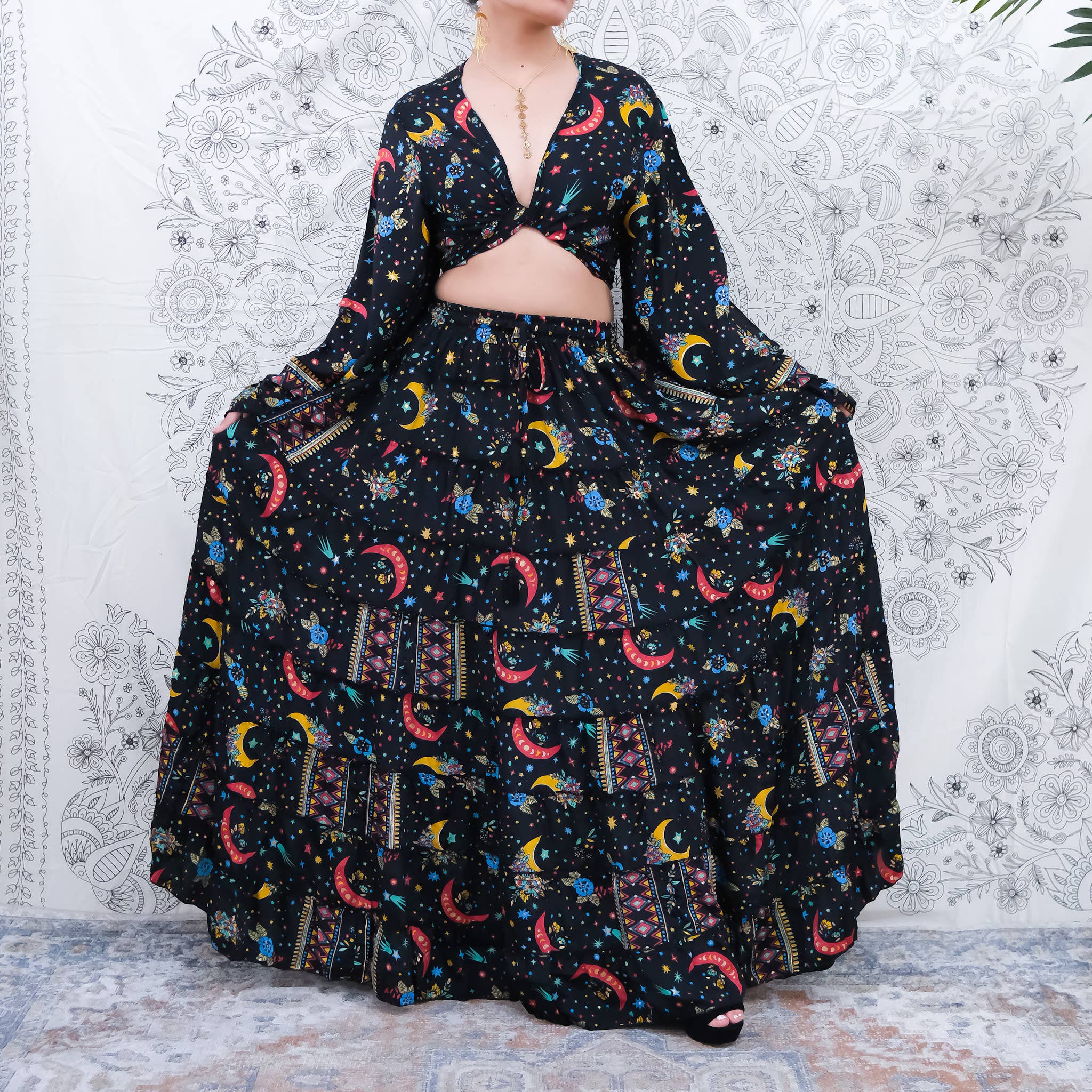 Karma Nepal Crafts – Engroshandel Top- og nederdelsæt - Dame – Flowy Silke Tiered Nederdel Set med Flare ærmet Top11