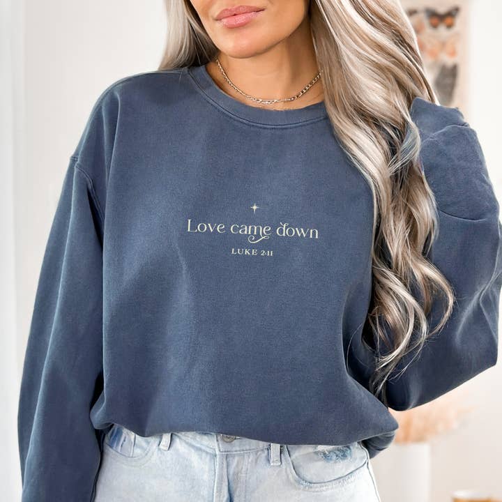 Scripted Pearl - Wholesale Sweatshirt - Women's - Love Came Down Embroidered Comfort Colors Christmas Crewneck8