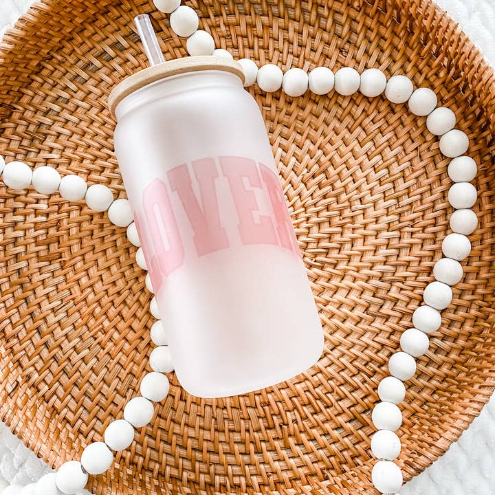 16 oz Lover Frosted Glass - Glazen blikje voor Valentijnsdag voor wholesale door From Us To You Co. Handmade Goods