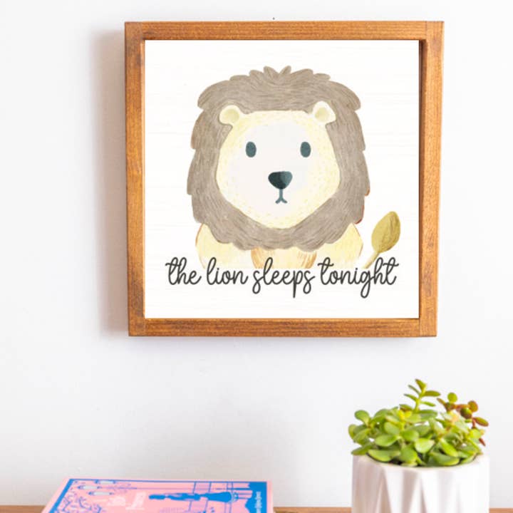 Decorazione da parete Lion Sleeps Tonight 30,5 x 30,5 cm per la vendita all'ingrosso da parte di Rustic Marlin