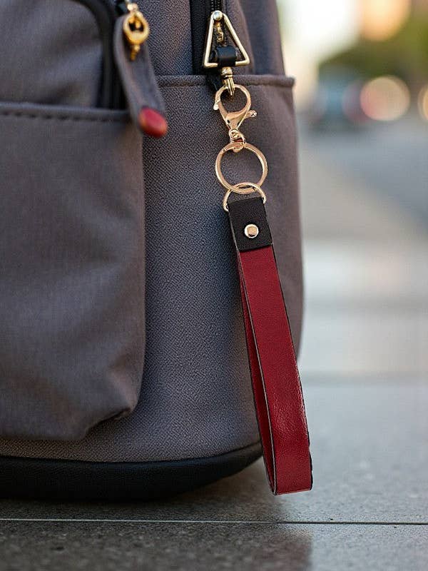 PORTA-CHAVES COM CORREIA DE PELE SINTÉTICA por atacado de Andrea Bijoux