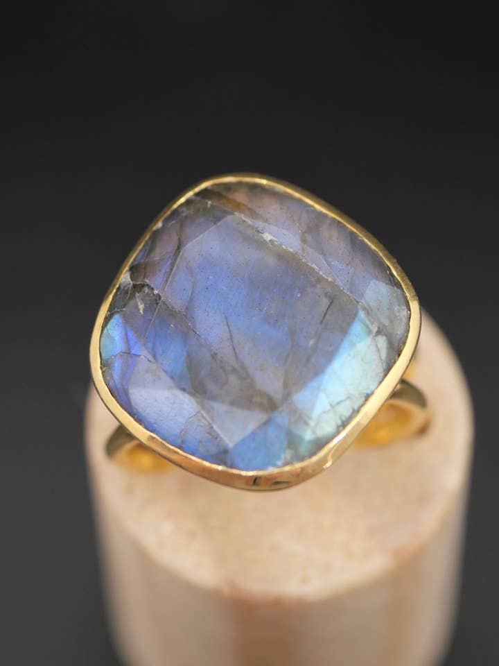 Collezione Eleganza Labradorite per la vendita all'ingrosso da parte di Atelier Leblanc