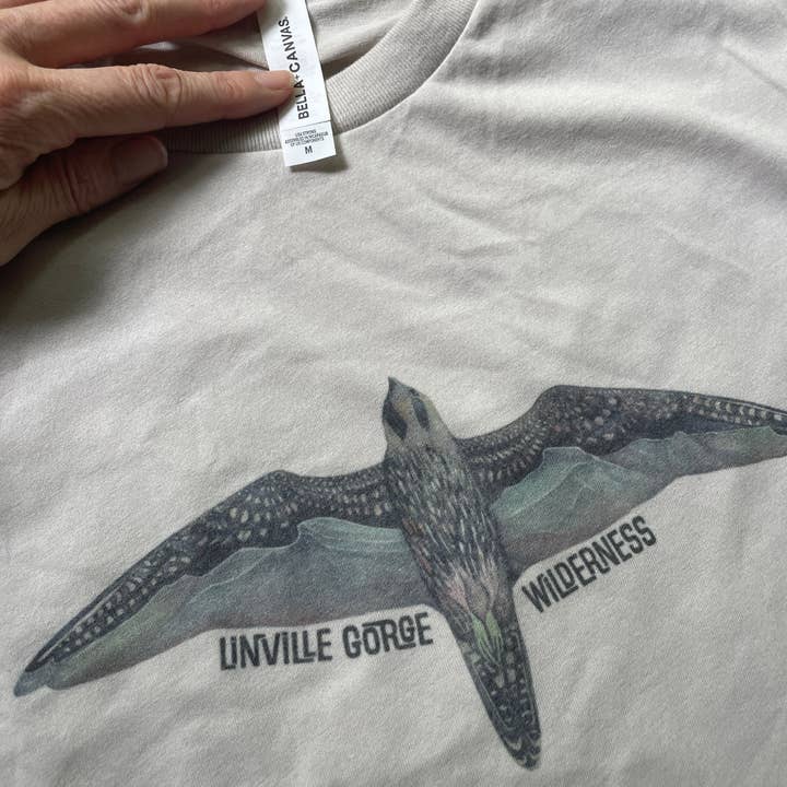 Camiseta Picos do Falcão da Selva de Linville Gorge por atacado de Kat Ryalls