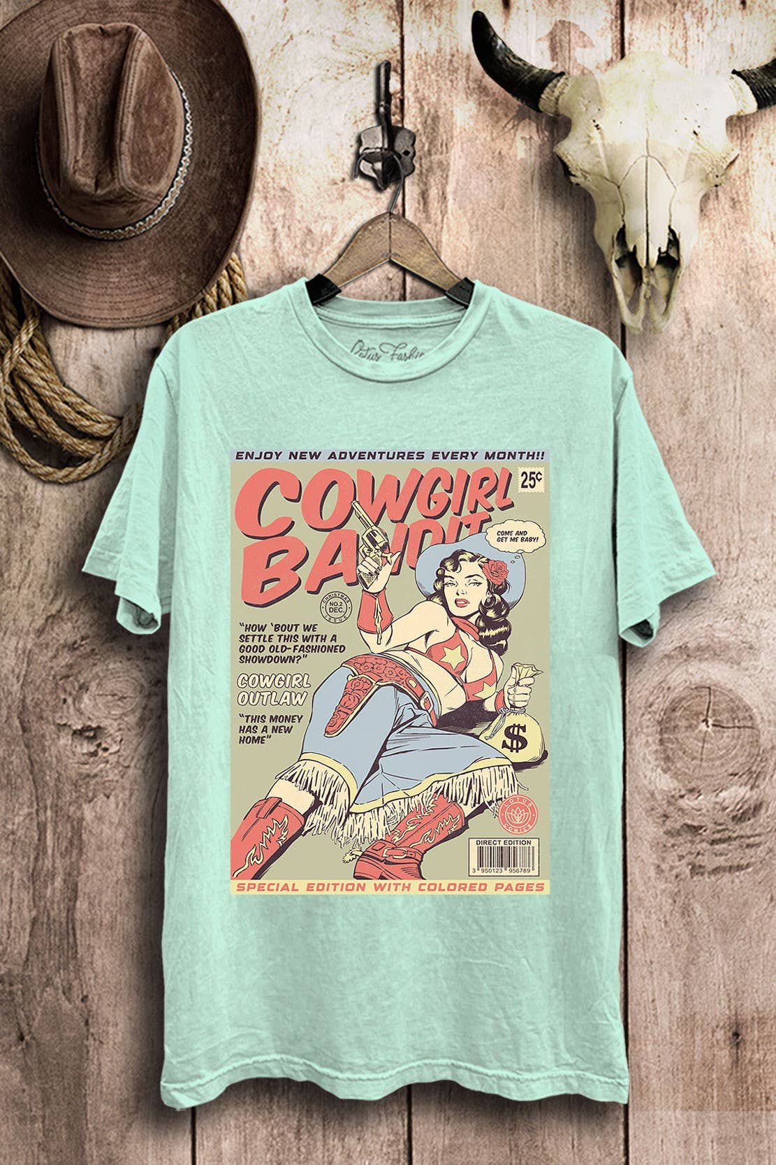 Lotus Fashion Collection - Venta al por mayor Camiseta serigrafiada - Mujer - Camiseta Gráfica Retro de Cómics de Bandida Vaquera del Oeste1