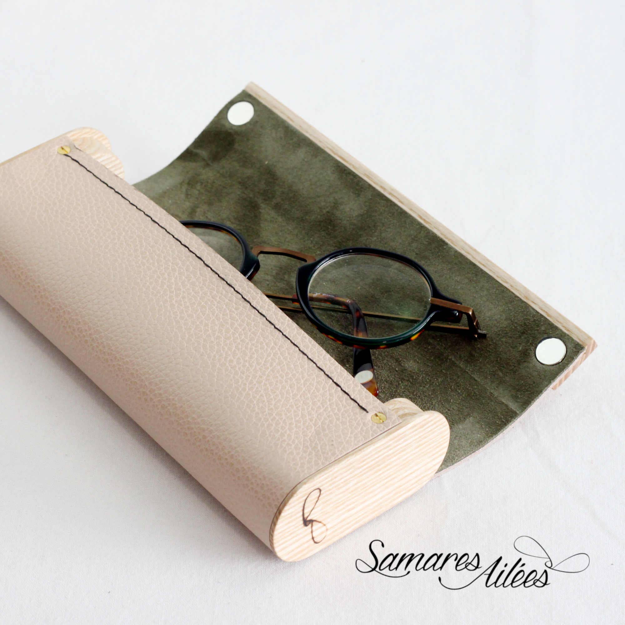 Samares Ailées - Wholesale Eyewear Cases & Holders - Unisex - “Marie” Wood and Leather Eyeglass Case1