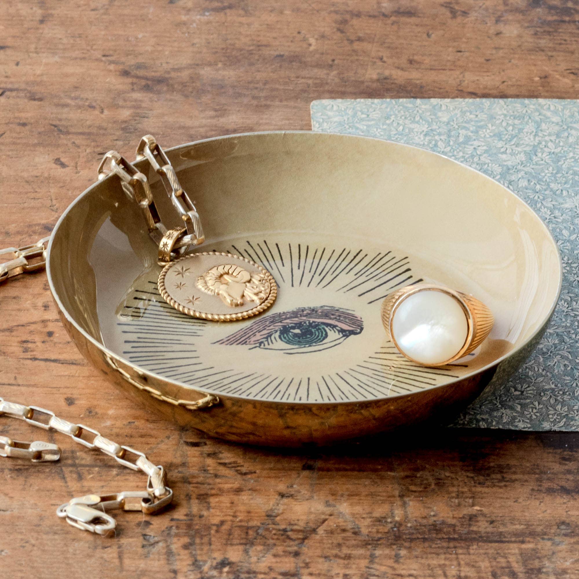 Roomytown Inc - Wholesale Decorative Tray - Round Enamel Tray - Eye1