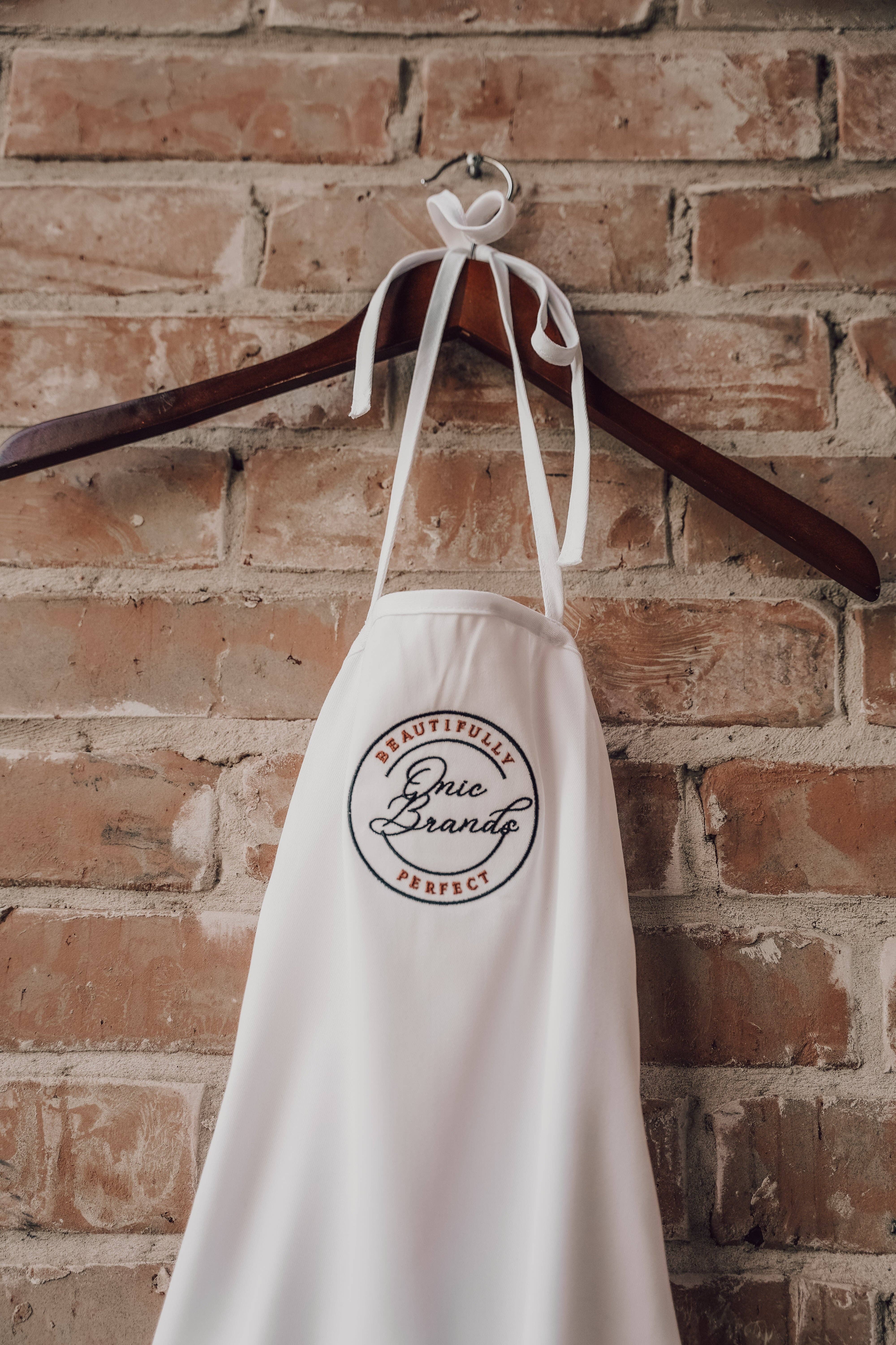 Onic Brands LLC – wholesale Apron – Onic Brands White Apron2