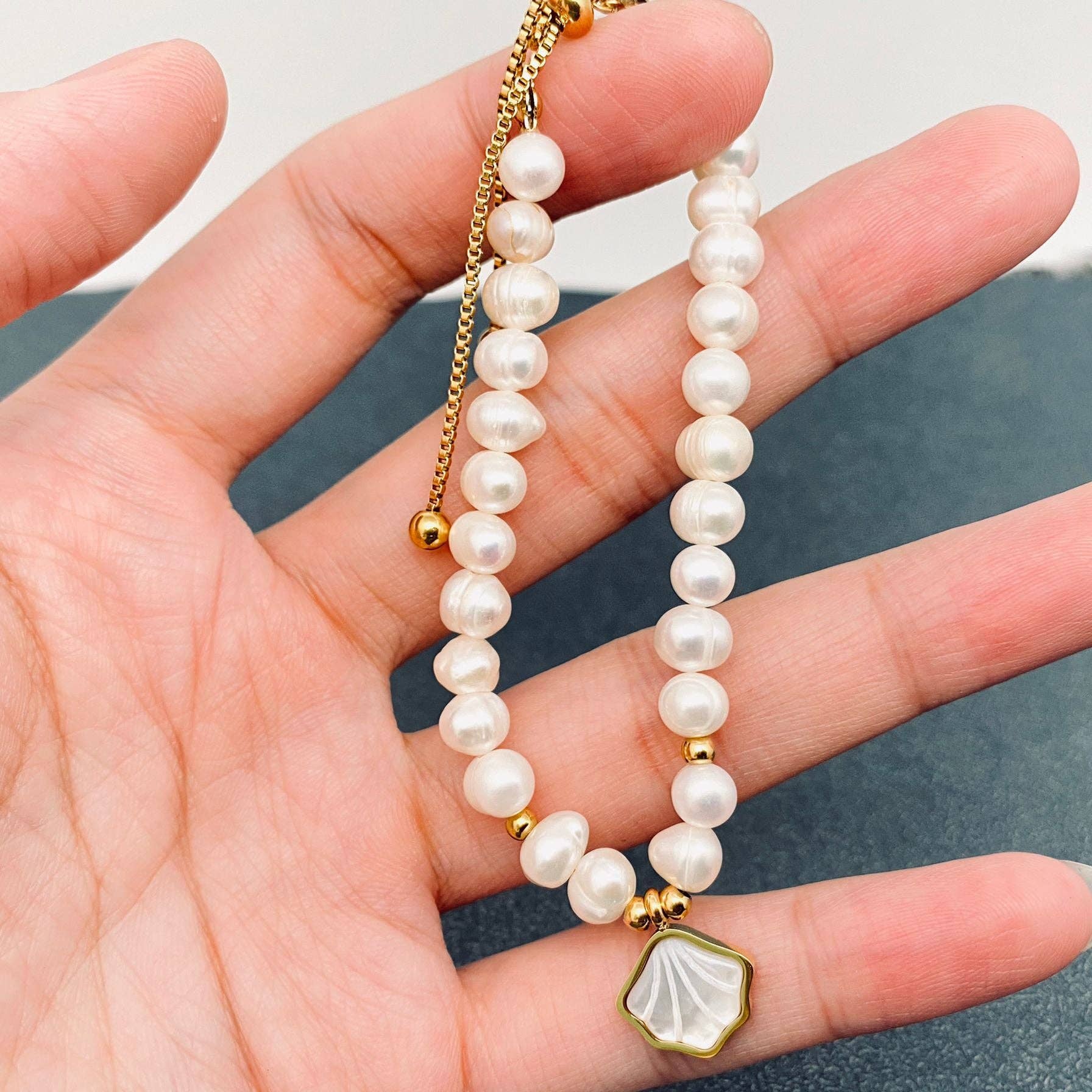 Mio Queena - Wholesale Charm/Dangle Bracelet - FGS - 18K Gold Plated Shell Charm Pearl Beaded Bracelet2