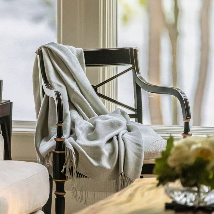 Colección Wasi - Manta de bebé de alpaca de grafito 100% sin teñir, tejida a mano, de Perú para venta al por mayor de Purple Nest Design