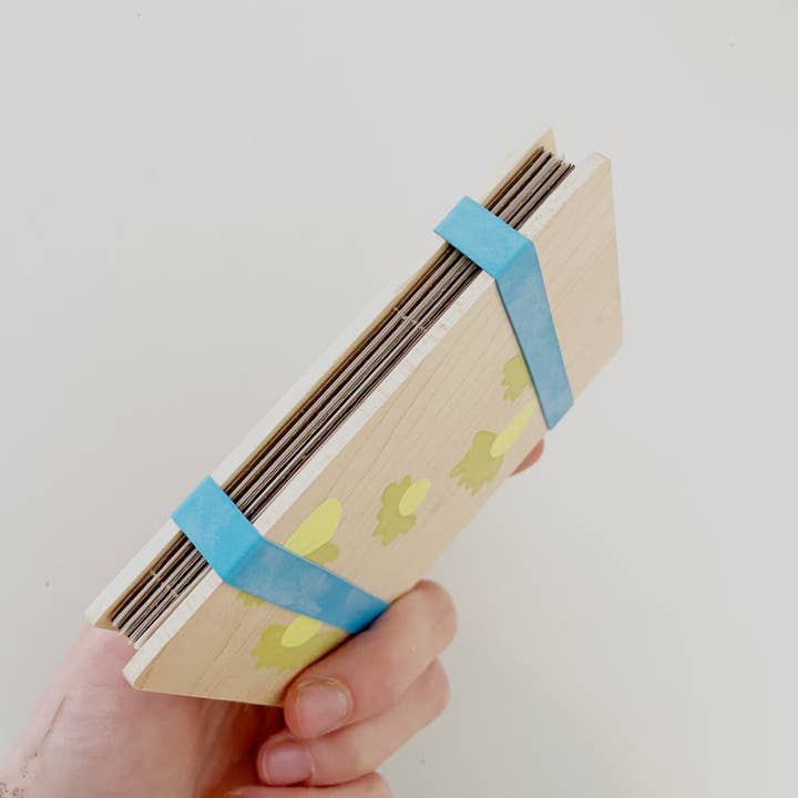 Soil Studio - Wholesale DIY Craft Kit - Button Chamomile Pocket Flower Press