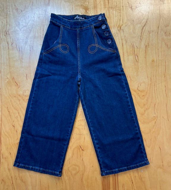 Astro Bettie - Wholesale Jeans - Women's - Midge Button Clam Diggers - Indigo0