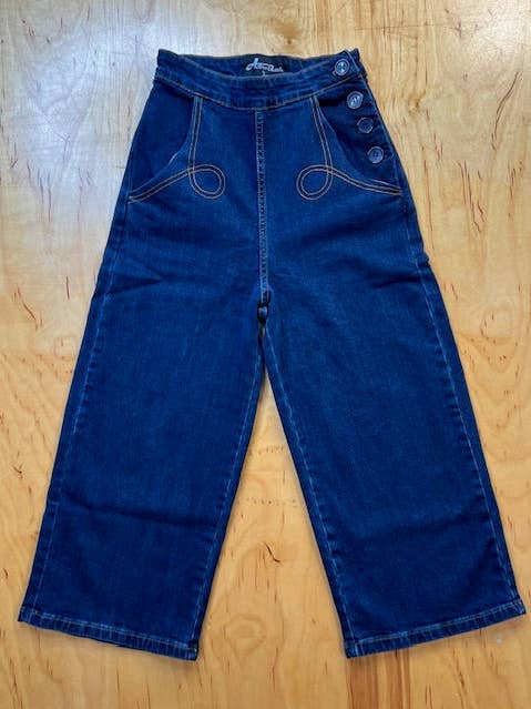 Astro Bettie - Wholesale Jeans - Women's - Midge Button Clam Diggers - Indigo0