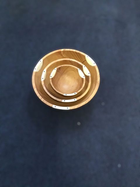 Harkiss Designs - Venta al por mayor Bandejas/platos/boles decorativos - Cuenco redondo Half - Moon de madera de olivo3