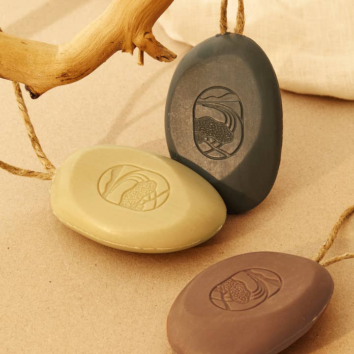 Aqui d'Aia – wholesale Bar Soap – Pebble soap on rope with orange blossom, honey 200g2