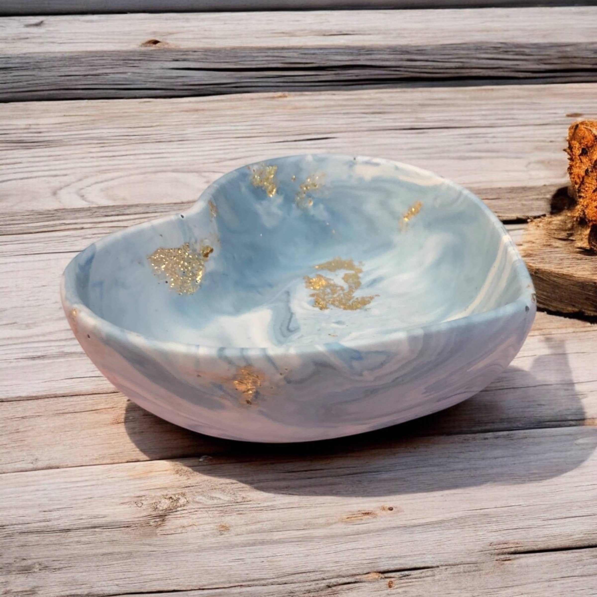 Eco Homeware Studio - Wholesale Jewelry Dish - Jesmonite Mini Heart Dish - Blue Velvet & Gold Leaf2