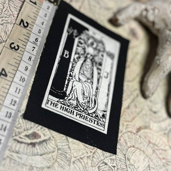 Three Raccoons – Emblema por atacado – Remendo de carta de tarô da Alta Sacerdotisa.5