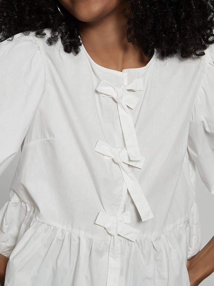 White Elowyn bow tie front round neck Bubble puff sleeve blouse for wholesale on Faire3